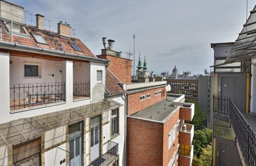 Vizivaros Apartment | Buda Batthiany Square, 6