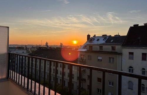 Orszagut Apartment | Buda Top Floor Apartment with Terrace & View