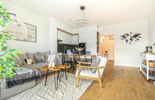 Orszagut Apartment | Buda Top Floor Apartment with Terrace & View