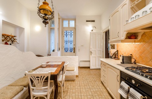 Csarnok negyed Apartment | Budapest: Beautiful flat with fire-place and balcony ! Romantic and historic
