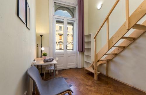 Nepszinhaz negyed House | Budapest Three Cats Hostel