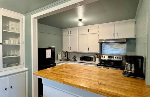 Midwest City Apartment | Budget 2BR Stay Near Tinker AFB | $1800/month #L1 | Full Kitchen