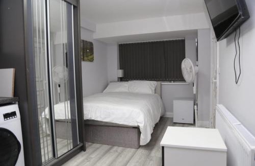 Woolwich Common House | Budget 4-Bed House in Woolwich
