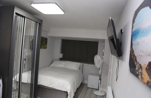 Woolwich Common House | Budget 4-Bed House in Woolwich