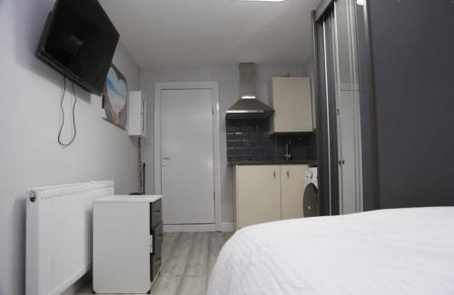 Woolwich Common House | Budget 4-Bed House in Woolwich