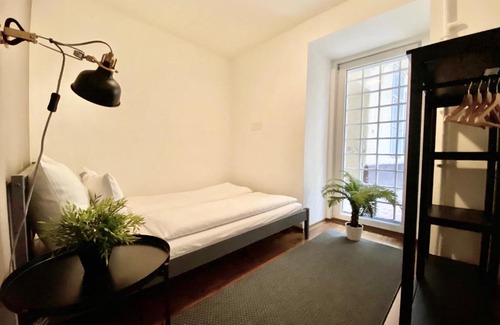 Inner City Budapest Apartment | Budget Apartment by Hi5- Károly 16