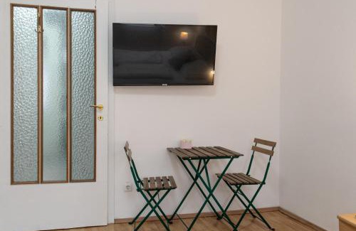 Neulerchenfeld Apartment | Budget City Stay - near Wiener Stadthalle Ideal for Longstays