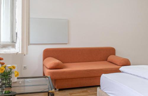 Neulerchenfeld Apartment | Budget City Stay - near Wiener Stadthalle Ideal for Longstays