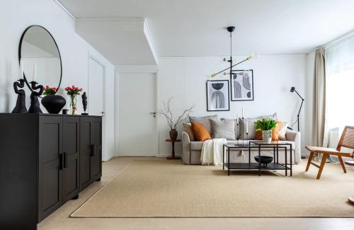 Katarina-Sofia Apartment | Budget comfort on trendy Södermalm, construction work