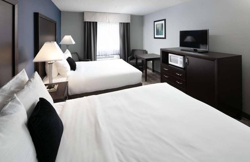 Sequim Resort | Budget-Friendly Accommodations with Free Parking, Wifi, and Pool