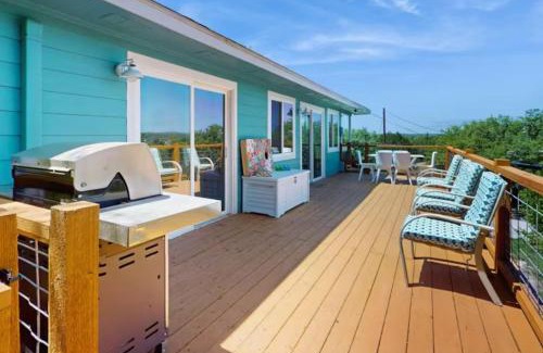Canyon Lake House | Budget Friendly Lake Getaway with Decks and Grill