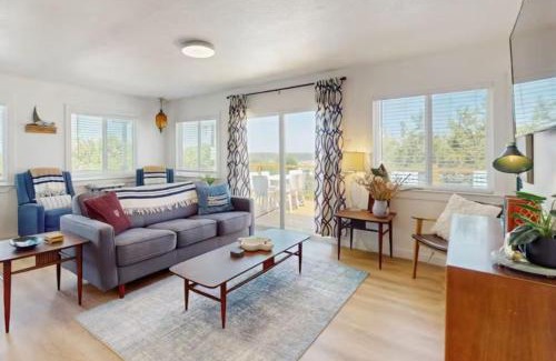 Canyon Lake House | Budget Friendly Lake Getaway with Decks and Grill