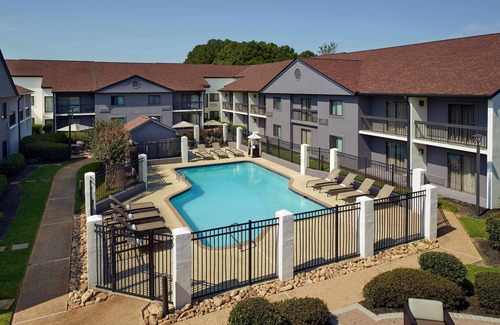 Norcross House | Budget-Friendly Stay in Norcross! 3 Family-friendly Units, Free Parking, Pool