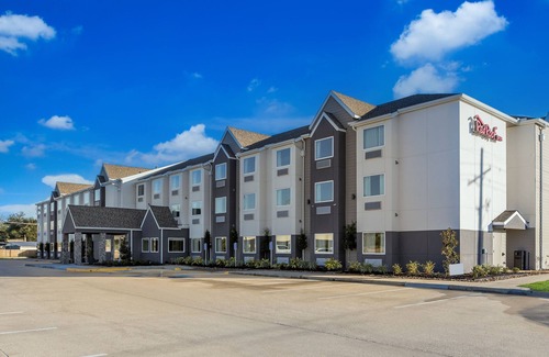Sulphur House | Budget Lodging in Sulphur: Parking Available Onsite, Pets Stays FREE!