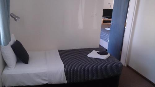 Hamilton Hotel | Budget on the Lake