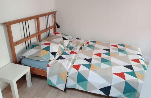 Hyeres City Centre Apartment | BudgetBnb petit duplex centre médiéval