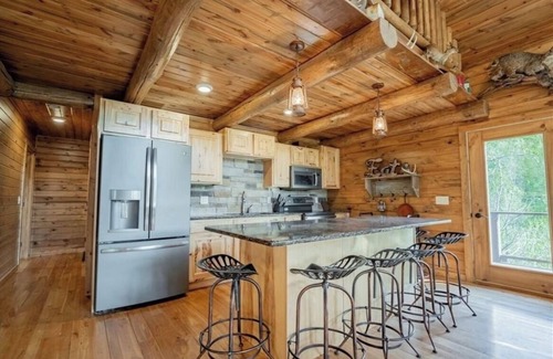 Alma Cabin | Buffalo County Log Cabin w Guesthouse and pool