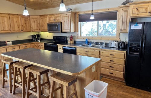 West Yellowstone House | Buffalo Creek Cabin 420, 8 Bedrooms 5 Baths 2 Minutes to Yellowstone Entrance