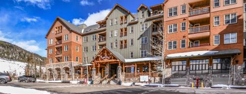 River Run House | Buffalo Lodge 8411 by SummitCove Lodging
