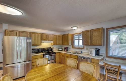 Deadwood House | Buffalo Thunder Lodge | 7 Bed, 5 Bath