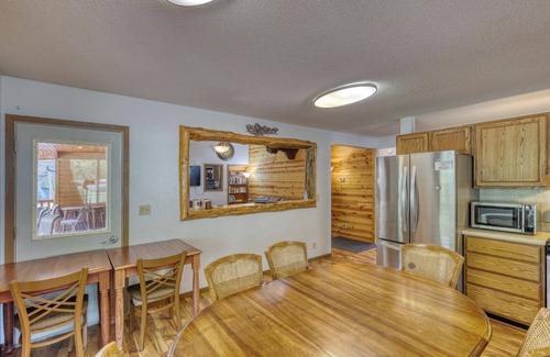 Deadwood House | Buffalo Thunder Lodge | 7 Bed, 5 Bath