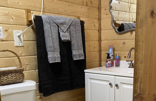 Nikiski Cabin | Buffy's Alaska Adventure Cabin Kenai Peninsula Family/Pet friendly/2 Bdrm/1Ba