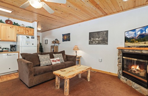 Fall River Estates Condo | Bugle Pointe B18 (Private Hot tub) River Views!