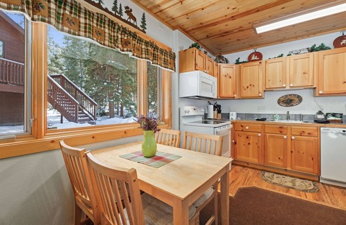 Fall River Estates Condo | Bugle Pointe B18 (Private Hot tub) River Views!