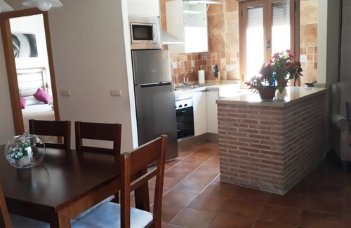 Toledo City Center House | BUILDING IN THE HISTORICAL CENTER, BETWEEN THE CATHEDRAL AND THE RIVER. 12-26 people.