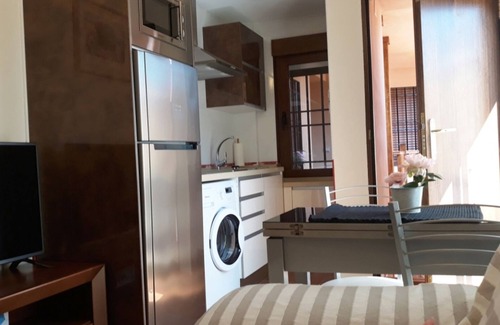 Toledo City Center House | BUILDING IN THE HISTORICAL CENTER, BETWEEN THE CATHEDRAL AND THE RIVER. 12-26 people.