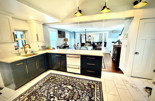 Cazenovia House | Built in 1824, updated in 2025! 2 bed & 1.5 baths in the Village of Cazenovia!
