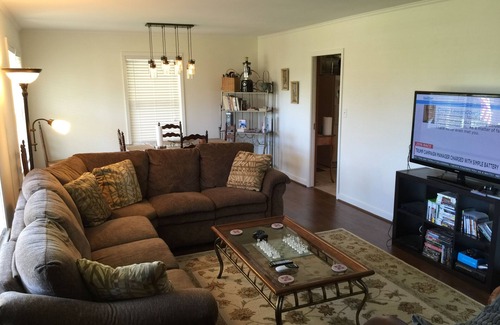 Starkville House | Bulldog Getaway, 3 bedroom, 2 bath, 1.5 miles to campus