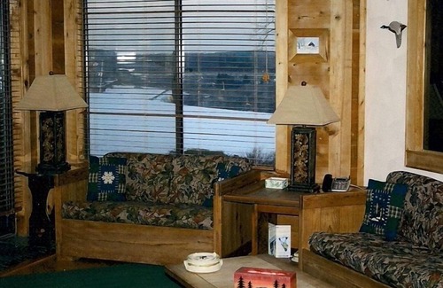 Seven Springs Condo | Bullwinkles Condo - Top of the Mountain, Ski-In/Ski-Out -Sauna and Hot Tub