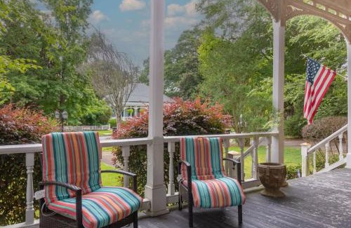 Columbus House | Bumblebee Mansion w Tiny Home Historic Modern