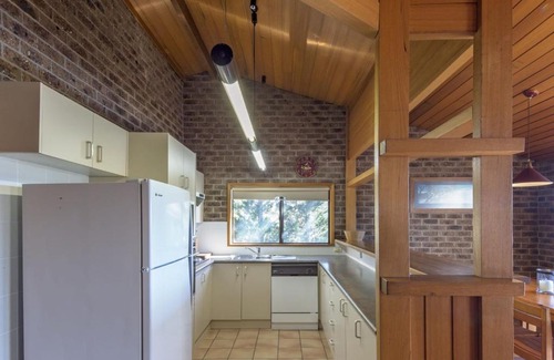 Jindabyne House | Bundilla 4 - 3BR l Balcony l BBQ l Lake Views l WiFi l Air-Con