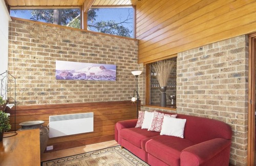 Jindabyne House | Bundilla 4 - 3BR l Balcony l BBQ l Lake Views l WiFi l Air-Con