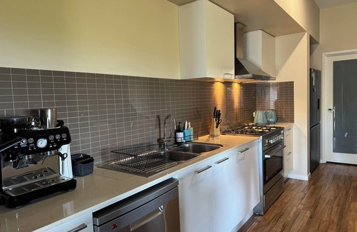 Lake Bunga House | Bunga Lodge @ Lakes Entrance 10 min walk to the beach and lake!