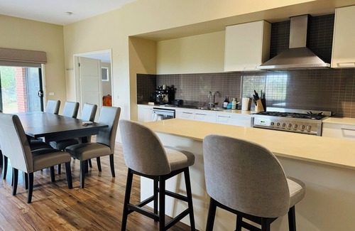 Lake Bunga House | Bunga Lodge @ Lakes Entrance 10 min walk to the beach and lake!