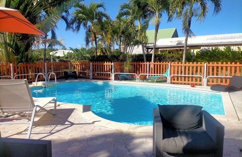 Sainte-Rose House | Bungalow Agathe Pour les Amoureux à 2 Minutes de la Plage, au Bord de la Piscine