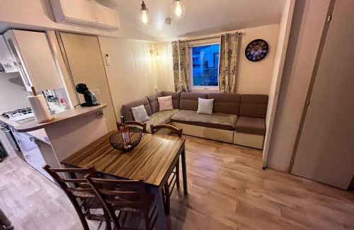 Coulanges House | Bungalow charmant à Onzain avec piscine partagée
