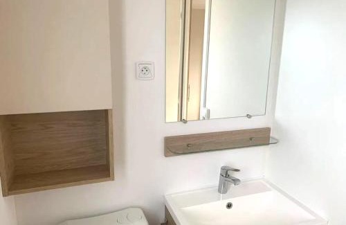 Serignan House | Bungalow confortable à Sérignan avec piscine partagée