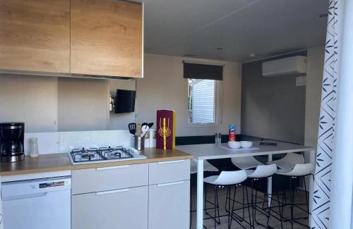 Vendres House | Bungalow cosy à Vendres avec piscine partagée