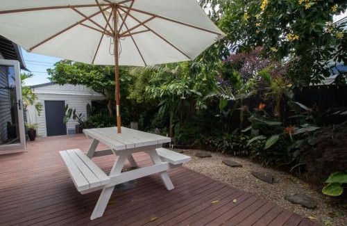 New Plymouth House | Bungalow Eight - 1930s charm near Pukekura Park