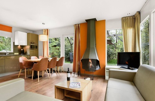 Krachtighuizen House | Bungalow in Putten with Private Sauna