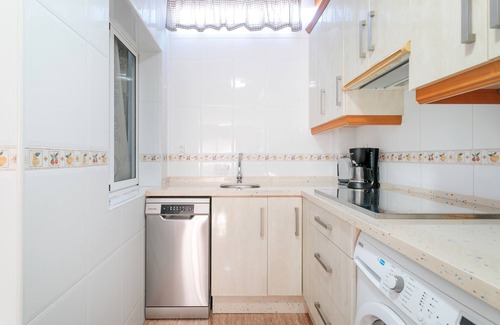 Santa Pola House | Bungalow 'Magnolias 20 En Santa Pola' with Private Terrace, Wi-Fi and Air Conditioning