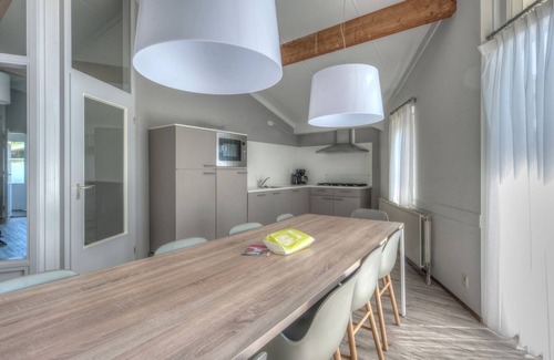 Domburg House | Bungalow near Dutch Beaches & Nature Trails