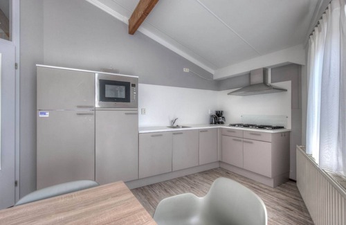Domburg House | Bungalow near Dutch Beaches & Nature Trails