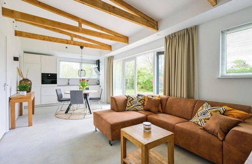 Sint Maartensvlotbrug House | Bungalow in Eureka with Spacious Garden