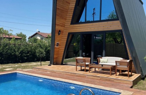 Serdivan House | Bungalow with Pool, Jacuzzi in Bedroom in Sapanca