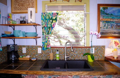 Ocean View House | Bungalow with spectacular ocean view from lanai and private hot tub